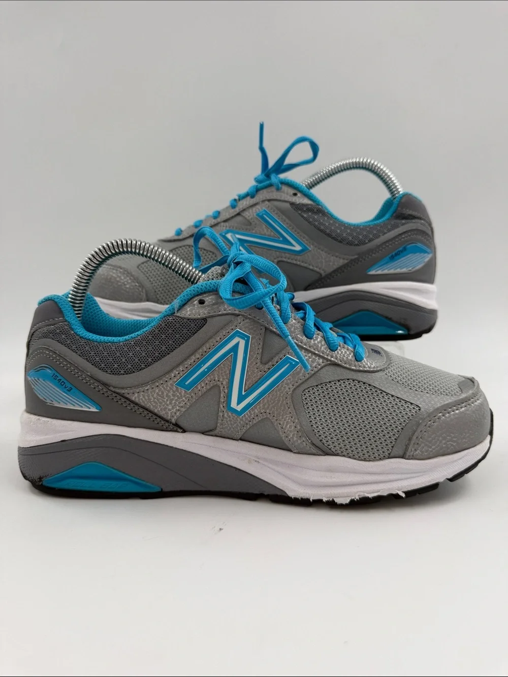 New Balance 1540v3 Women's Size 6.0 Running Shoe Silver Polaris Dragonfly Blue